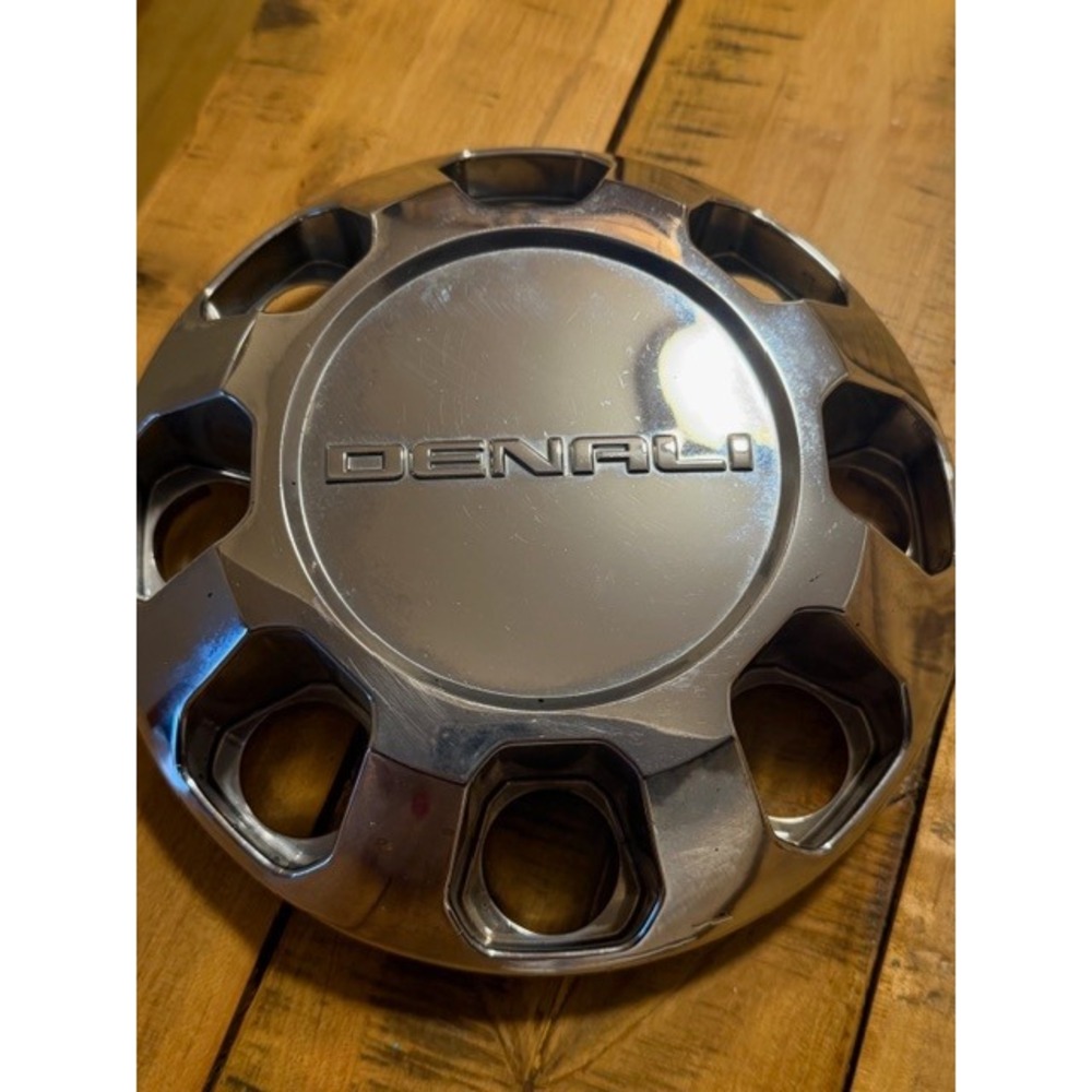 1x OEM 2015-2019 GMC Sierra 2500 HD Denali CHROME Center Cap Hubcap #01 22910733